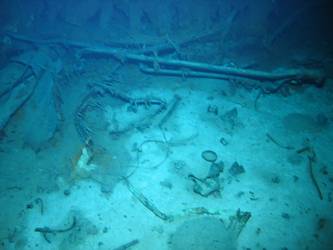 Scattered wreckage on seabed